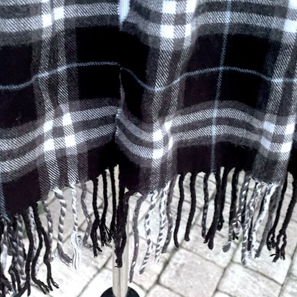Men’s Plaid Scarf  - Picture 4 of 4